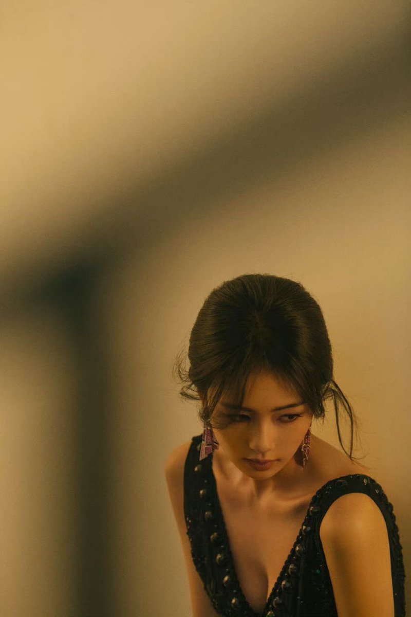 BailuCambodia's tweet photo. Bailu look so beautiful with black dress for Weibo night today 🖤🔥 #Bailu #白鹿 #BaiLuXWeiboNight2023 https://t.co/iH3yM8TC9D