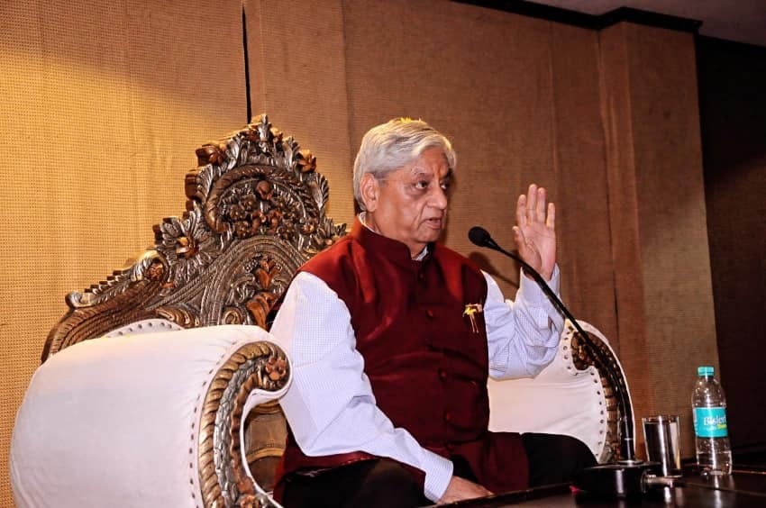 vivekhjoshi5417's tweet photo. पत्रिका समूह के प्रधान संपादक, लेखक, चिंतक, साहित्यकार आदरणीय  #GulabKothari ji को 75 वां जन्मदिवस पूर्ण करने पर बहुत-बहुत बधाई और शुभकामनाएं। 💐💐😊😊🎉 
#rajasthanpatrika #Patrika #PatrikaGroup #HappyBirthday #75Years #75yearsofexcellence #HappyBirthDay #BadeBhaiSab #Rajasthan https://t.co/8JNd0UmLRn