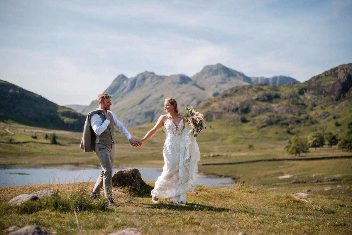 ❤️ Sally and Luke's big day at the gorgeous Lindeth Howe Hotel.
After their ceremony and wedding breakfast they treated their guest to a mini coach tour from Mountain Goat which took in some great locations for some photographs.