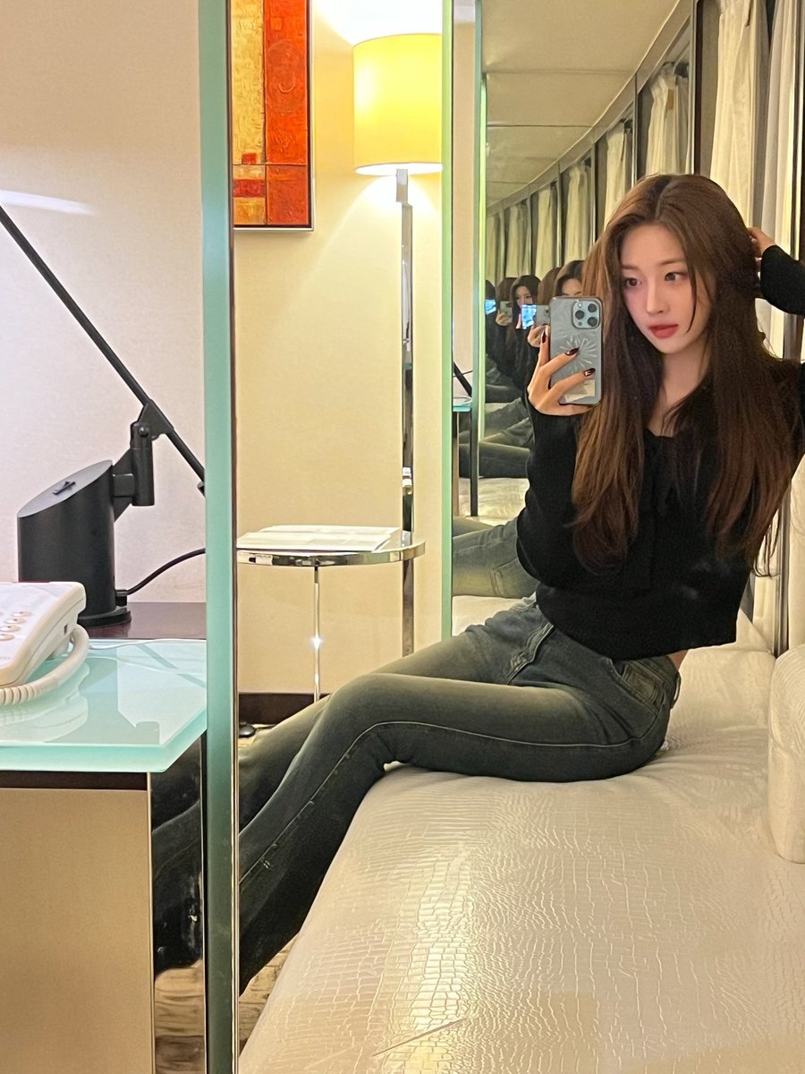 kshourlys's tweet photo. Sihyeon weverse update 📱 https://t.co/b9QF1CehKg