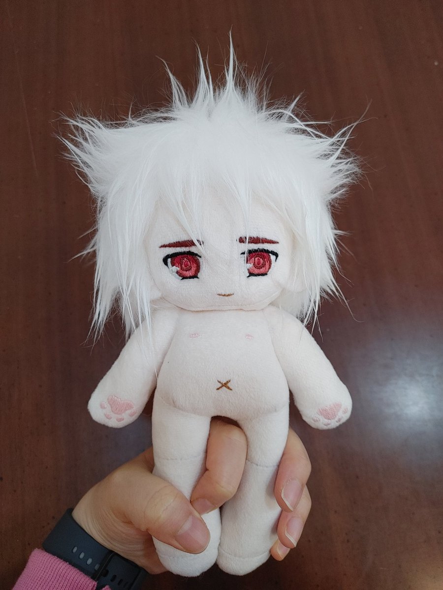 moi_libitina's tweet photo. 모헤어라서 머리카락 정리가 잘 안되지만 일단 닮게 만드는건 성공한듯??
#cottondoll #doll #인형 #솜인형 #Magicofillusion #MoI https://t.co/D1RyPm71hP