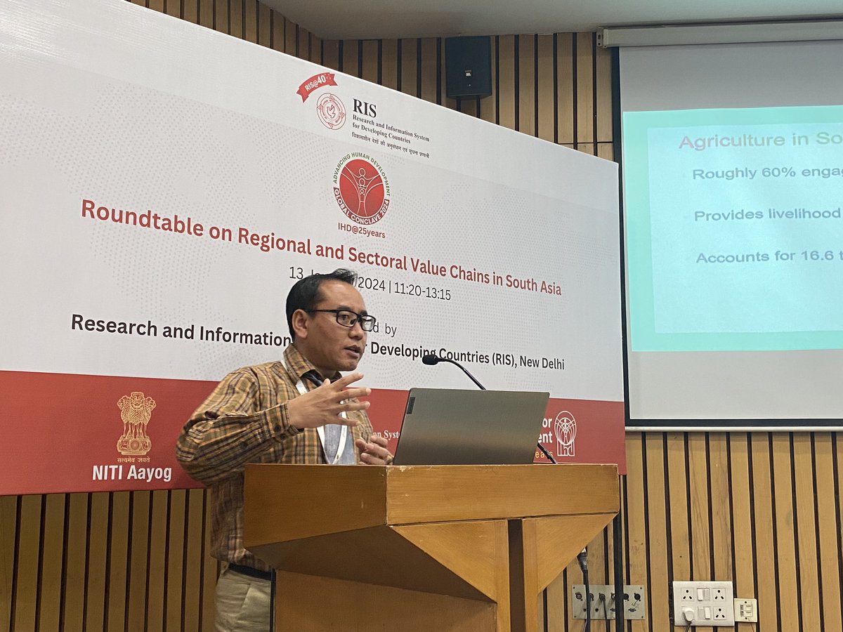 GaurPankhuri's tweet photo. Dr #LodayPhuntsho deliberated on challenges faced by #SouthAsian countries in agriculture trade which may be reduced with Improvement in TF mechanismsa & infra, MRAs for strengthening #AgriValueChains
@Sachin_Chat @SKMohanty2018 @RIS_NewDelhi @TweetIHD https://t.co/w1dZX7cdP9