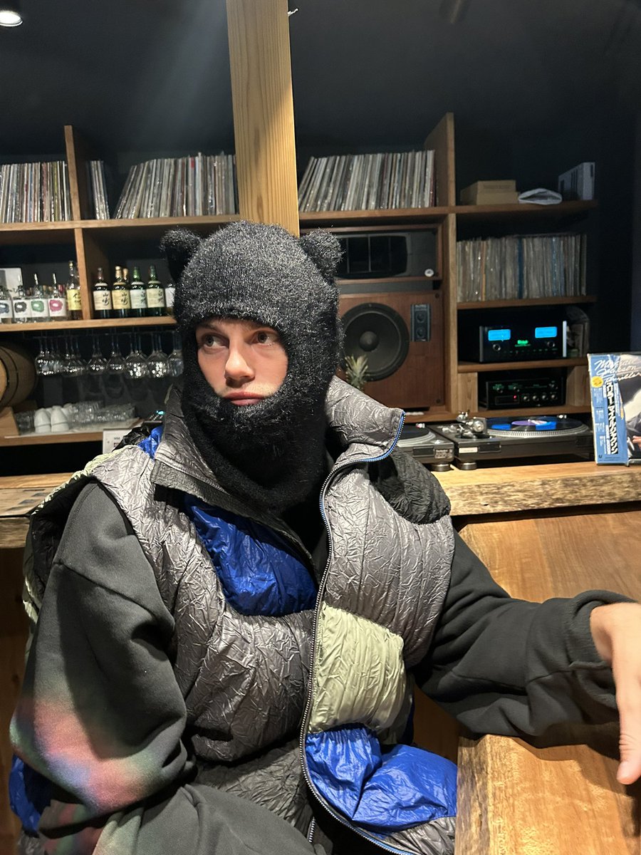 oneruel's tweet photo. i’m currently on holiday in japan and i’m not gonna come back unless u vote 4 me in the hottest 100 https://t.co/rwnnLQ3fdK xx https://t.co/DPjJuO0ZBb