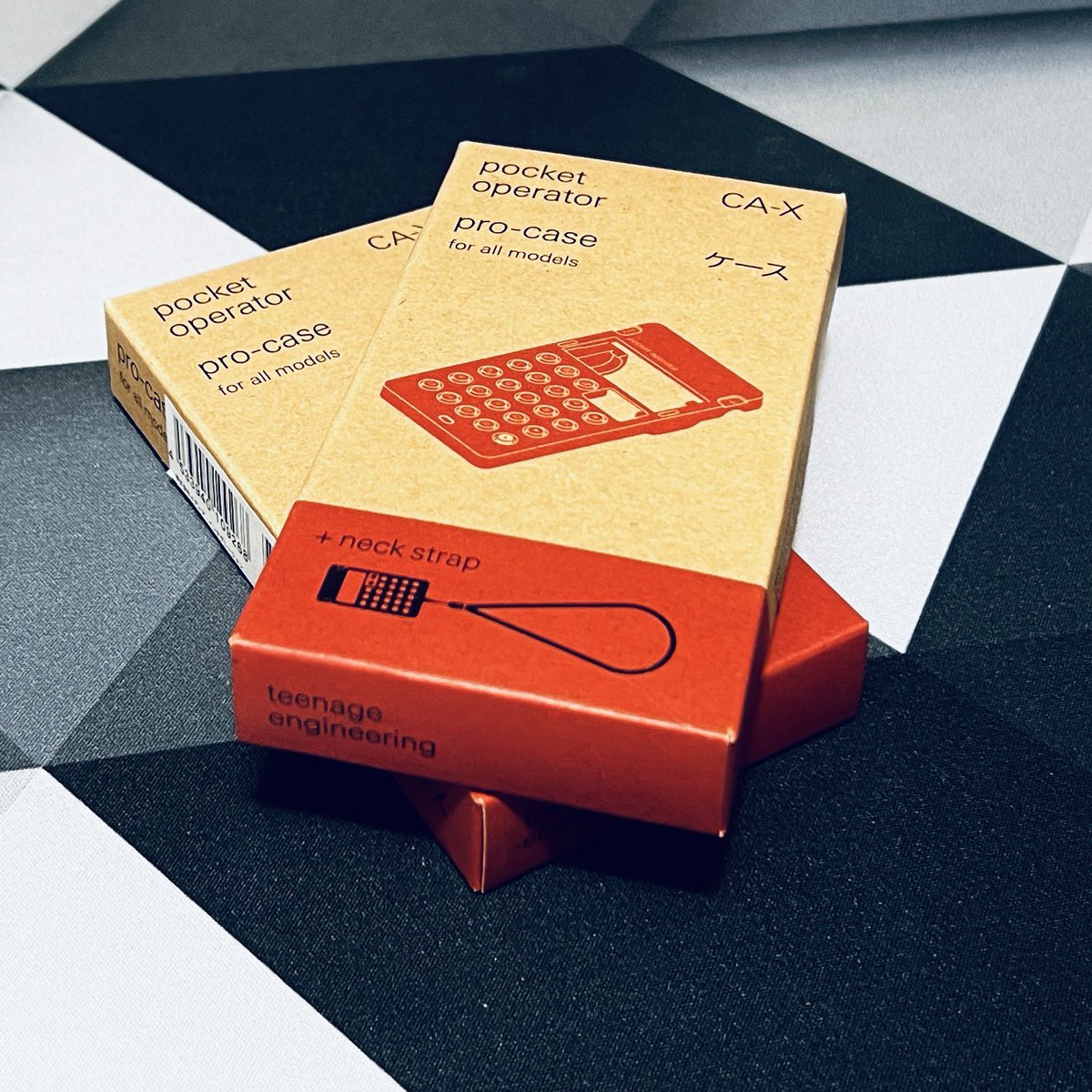 waveformlab's tweet photo. メディアインテグレーションから Pocket Operator のケースが届いた！

が、昨年のセールで購入したものと同じ色だった😅

#POstyle https://t.co/rCTBZsb7MH