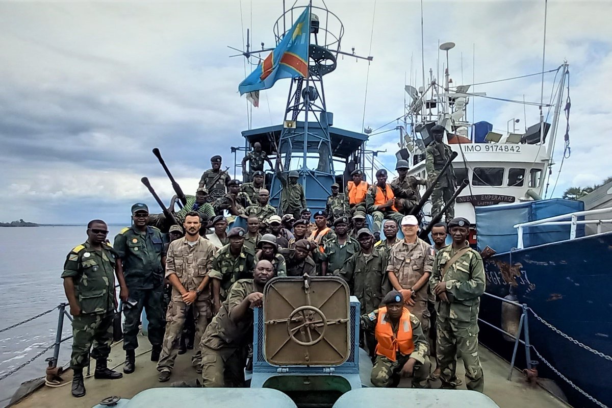 DLIAG_Officiel's tweet photo. 0⃣5⃣ au 1⃣4⃣/1⃣2⃣ Entrainement #VISITOPS à #Boma entre spécialistes @MarineNationale 🇫🇷 des #EFG 🇫🇷 et 3⃣2⃣ fusiliers-marins 🇨🇩 #RDC
✅ Appui du patrouilleur 🇨🇩 "Moliro"
✅ Renforcement action de l’État en mer 🇨🇩
✅ Nouvel entrainement 🇫🇷🤝🇨🇩 en mars
@EtatMajorFR
@AmbaFranceRDC https://t.co/81zuXQLbxO