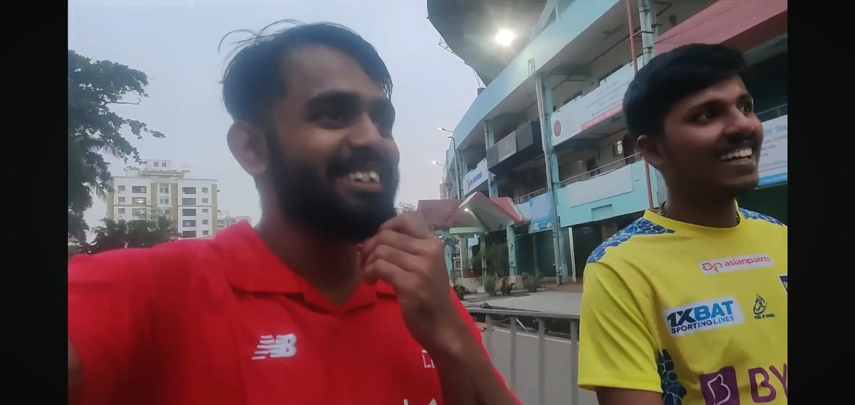 gss380's tweet photo. @kbfc_manjappada A football enthusiasts came to our home to witness #manjappada magic, but was scammed by one of our own. Soumik Datta came to c KBFCvsCFC on 29 Nov..
https://t.co/DgCCBeKD16
#KBFC 
#KeralaBlasters 
@abdulrahmanmash 
@Harii33 https://t.co/2tz4xFa4TC