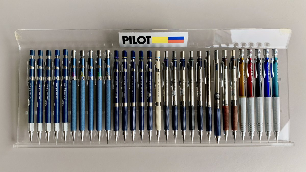 私の大好きなパイロットの製図用シャーペンが全部で24本あります。H