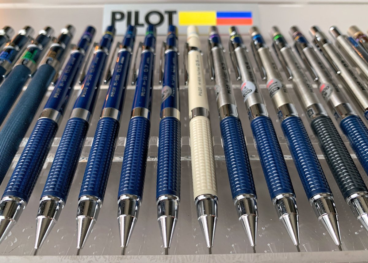 私の大好きなパイロットの製図用シャーペンが全部で24本あります。H