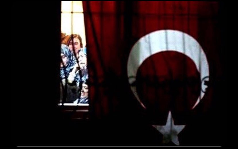 Ferhatgorur_'s tweet photo. Işığı sönmeyen ocaklar var , ateşin düştüğü .
#sehidinvarTurkiye https://t.co/0TKF0m0QTa