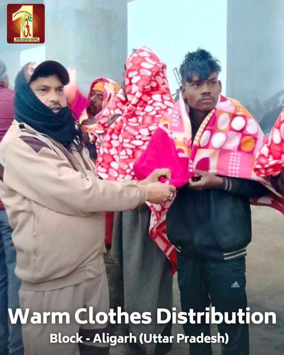 DSSNewsUpdates's tweet photo. Dera Sacha Sauda volunteers are making a significant impact with blankets and warm clothes distribution drive. Their dedicated efforts are bringing much-needed warmth to families living near roads, showcasing the true spirit of giving. #BlanketOfHumanity #WinterWarmth #DeraSachaSauda