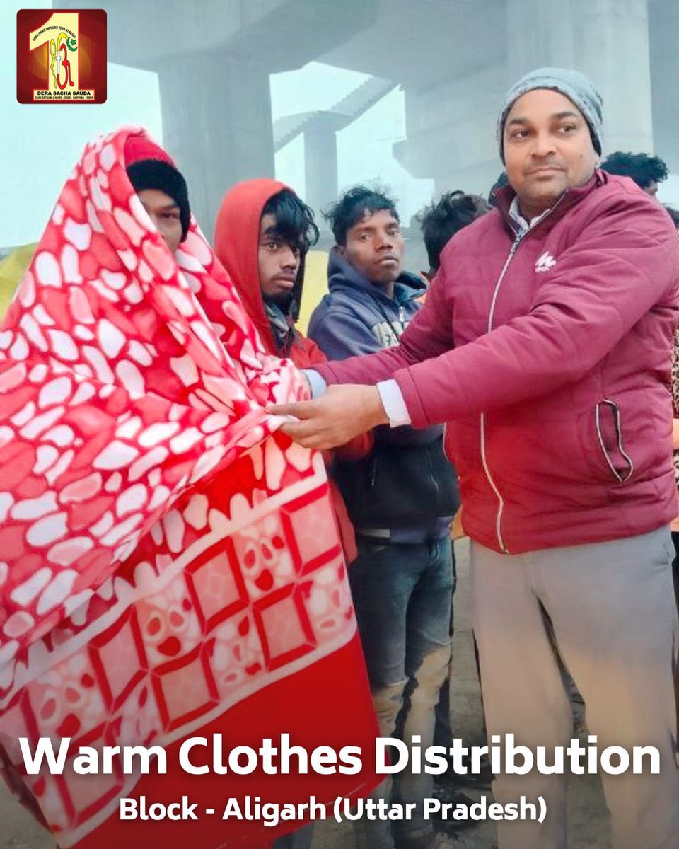 DSSNewsUpdates's tweet photo. Dera Sacha Sauda volunteers are making a significant impact with blankets and warm clothes distribution drive. Their dedicated efforts are bringing much-needed warmth to families living near roads, showcasing the true spirit of giving. #BlanketOfHumanity #WinterWarmth #DeraSachaSauda