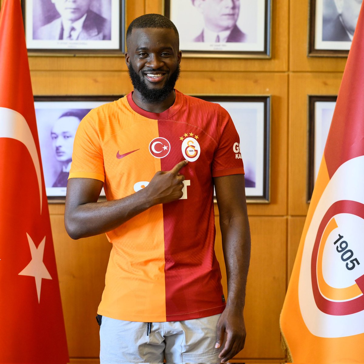 Tottenham teknik direktörü Ange Postecoglou, Ndombele'nin takıma geri çağırılmasını istedi.