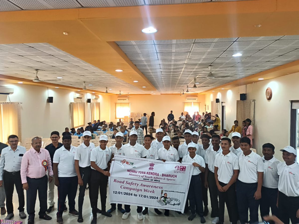 mybharatbharuch's tweet photo. Nehru Yuva Kendra Bharuch Gujarat organised Road safety awareness programme at various places
#RoadSafetyAwaewnessWeek
#SaveLife 
#NYKS
#Youth
#MyBharat #MeraYuvaBharat https://t.co/1fbzeV9K38