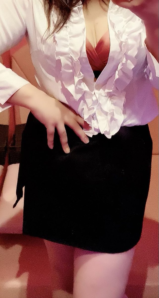 oppaipuniko's tweet photo. 出勤しましたー！
ラストまで居ます✨
ちちもみもみ、おけつもみもみお待ちしてます❣️ https://t.co/jAHQphnWAa
