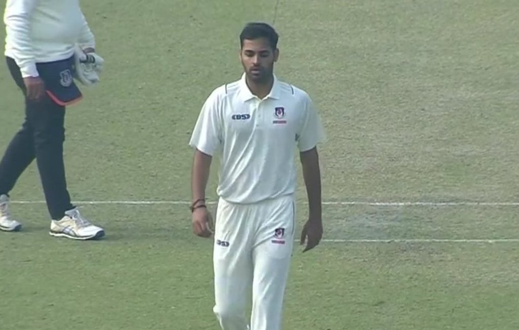 CricCrazyJohns's tweet photo. 7 wickets for Bhuvneshwar Kumar...!!!!

- Bhuvi has taken 7 wicket haul for the first time in his first class career, he is making a dream comeback in red ball cricket. 🔥👌 https://t.co/xdEqOcxZMt