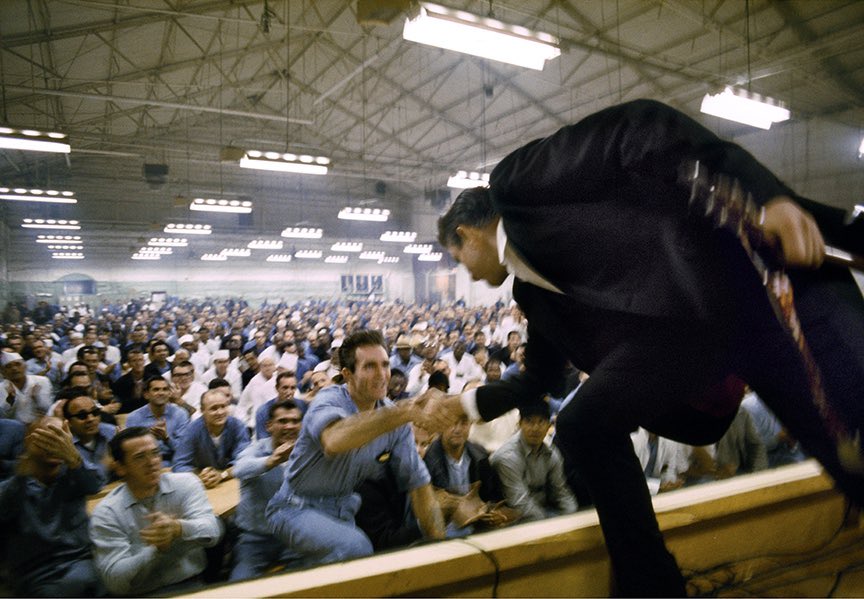 This day in 1968, Johnny Cash famously played live at Folsom Prison in California. In front of approximately 2,000 inmates. Eventually released in May 1968 as Johnny Cash at Folsom Prison #JohnnyCash 🎶 #History