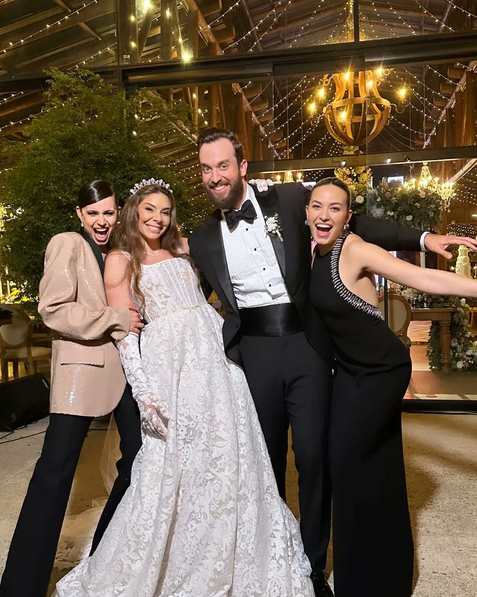 bdvsandra's tweet photo. Sofia and Pau at wedding 😊🤍❤️✨
#SofiCarson
📸🎦 Ig stories: #PaulinaCharCarson https://t.co/SAaSTxxhOY