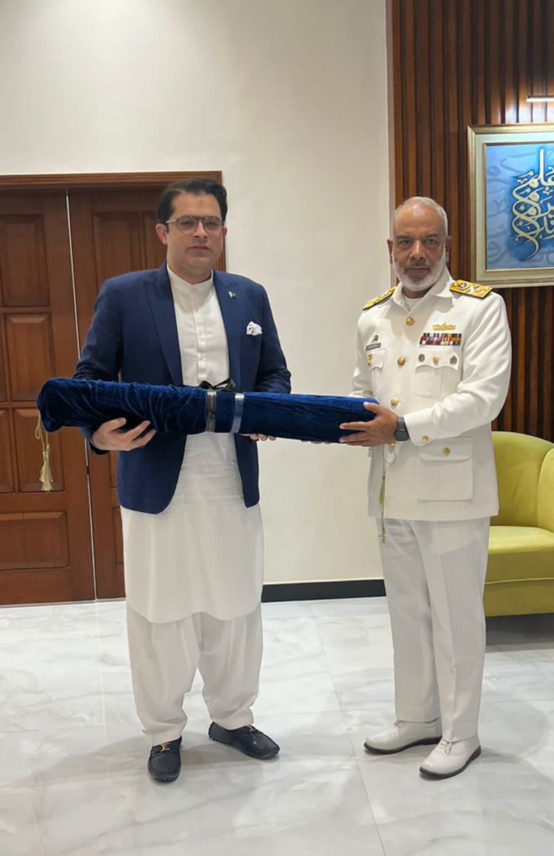 humzatabani's tweet photo. Always had an insightful discussion with Vice Admiral Raja Rab Nawaz HI(M), Commander Coast (COMCOAST). His dedication and strategic leadership is truly commendable. π’βοΈ #COMCOAST #PakNavy π΅π° https://t.co/GzphHTcwX9