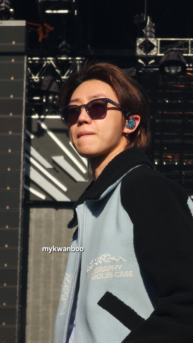 _haofolder_'s tweet photo. Minghao's bareface looks so pretty 😭🤍 + the glasses🧎‍♀️ https://t.co/PCCStjOEE9