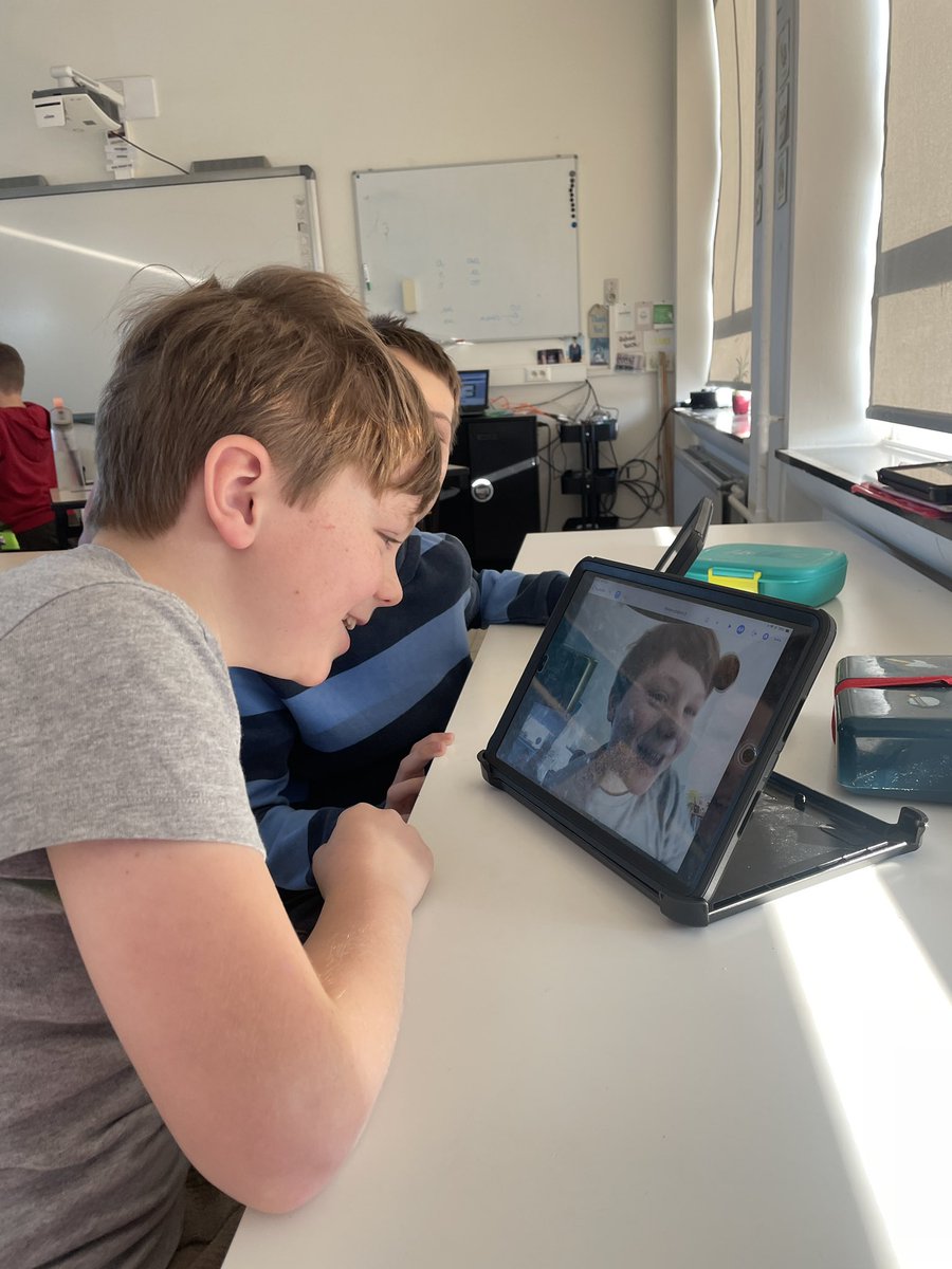 meesterm3sprong's tweet photo. New #eTwinning project with our #codeclub. 
“Cultural sharing with digital tools.”
We first introduce ourselves to our Italian friends.@renata_tirelli We do this on the basis of #AugmentedReality with the app #realitycomposer on the #ipad. 
@AppleEDU 
@eTwinning_be 
#OBT https://t.co/RirVIhmqLD