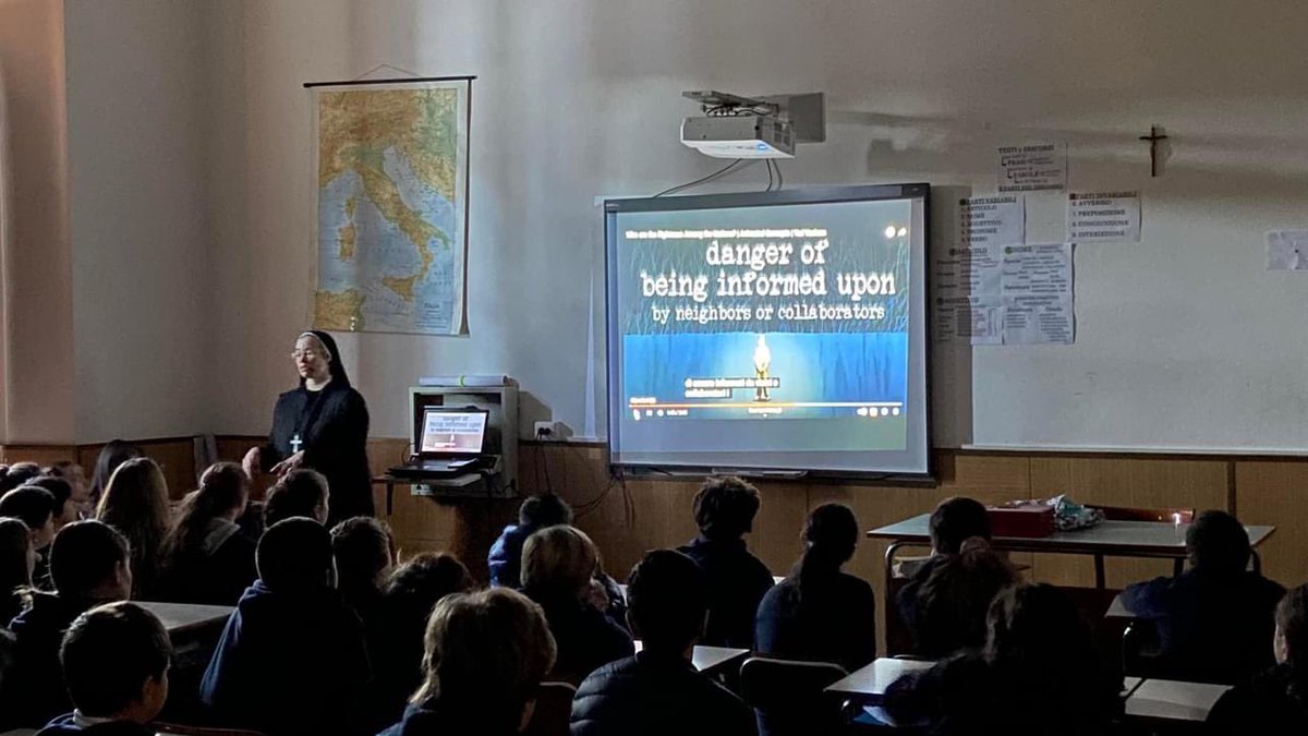 Sacrocuore's tweet photo. Tutta la Scuola Media in preparazione per la settimana di preghiera per l’unità dei cristiani (18-25 gennaio) con un incontro introduttivo sulla Giornata della Memoria tenuto da Madre Christine 📚 https://t.co/ozXxE6sTwx