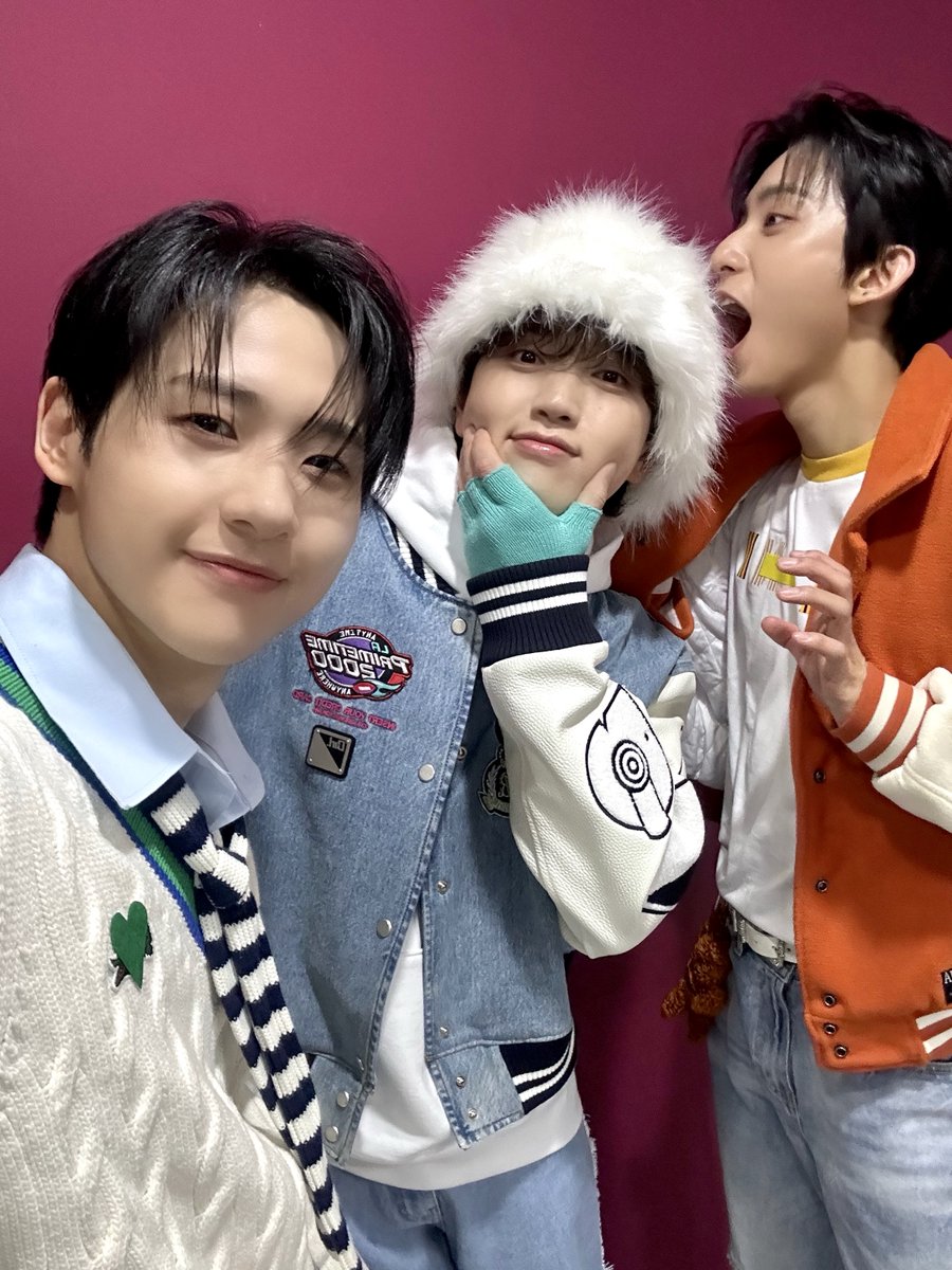 _B1A4OFFICIAL's tweet photo. [#B1A4Story] 쇼! 음악중심 📸

B1A4와 BANA가 함께라면 언제나 so beautiful ‼ so wonderful ‼ 미니 팬미팅부터 음악중심 무대까지 완료🥰
B1A4는 BANA만 바라봐 💚

#B1A4
#REWIND #CONNECT https://t.co/wpvdQYrrMe