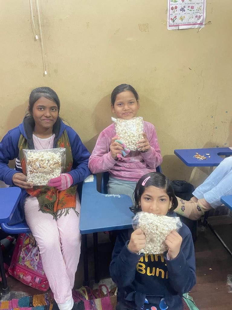 sonalgoelias's tweet photo. #LohriCelebration with a touch of warmth 💕
Cheers to the dedicated team at #SarvaHitam Manav Seva Sansthan for #ProjectAruna , who brightened up the day for kids at Bal Seva Sansthan, Delhi by distributing popcorn, rewdi, and peanuts. 👏🍿🥜
Sending gratitude to all involved and a call to continue these impactful efforts.
Let's keep making a positive mark in society 🌟🤝 🙏
#SpreadJoy #FestiveSpirit #LohriCelebration #ShareTheJoy
#SarvaHitam