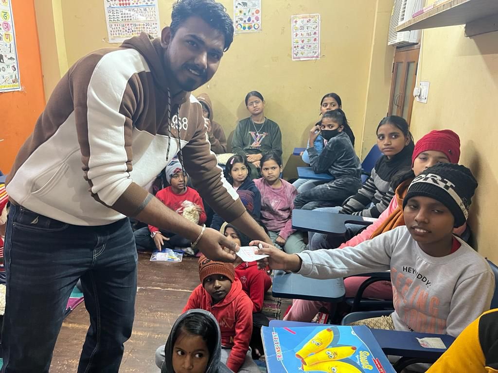 sonalgoelias's tweet photo. #LohriCelebration with a touch of warmth 💕
Cheers to the dedicated team at #SarvaHitam Manav Seva Sansthan for #ProjectAruna , who brightened up the day for kids at Bal Seva Sansthan, Delhi by distributing popcorn, rewdi, and peanuts. 👏🍿🥜
Sending gratitude to all involved and a call to continue these impactful efforts.
Let's keep making a positive mark in society 🌟🤝 🙏
#SpreadJoy #FestiveSpirit #LohriCelebration #ShareTheJoy
#SarvaHitam