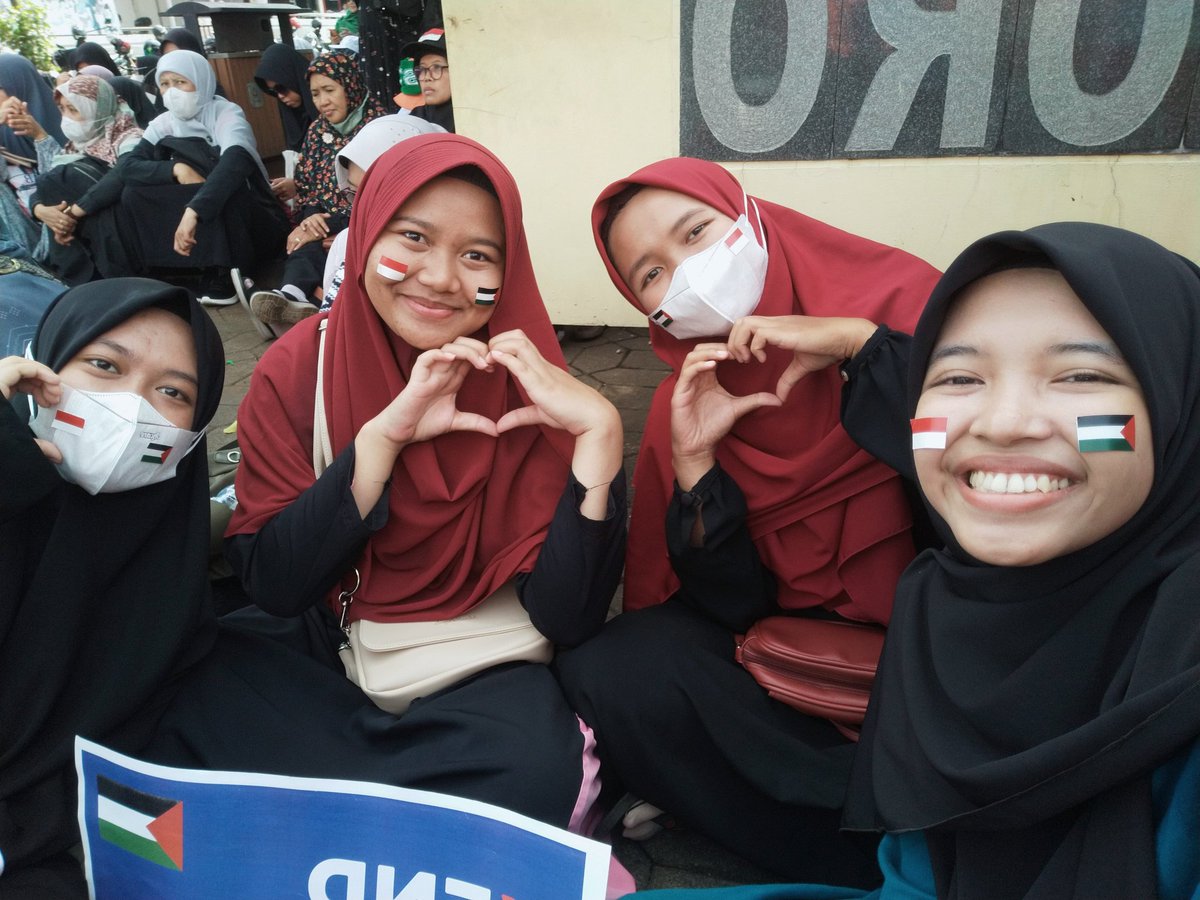Hanifaha18's tweet photo. ๐ฎ๐ฉ๐ต๐ธ
#CeasefireNow
#StopGenosida
#StoptheWarOnGaza
#Smart171
#Baikberisik https://t.co/eWH5AQ6a9e