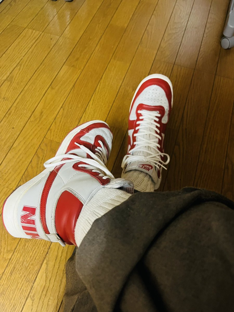tomosai86's tweet photo. 今日のディナーは
ターミネーターVNTG（2008年）
アクアスキュータムのスラックスを添えて https://t.co/Tlk9uhzmFt