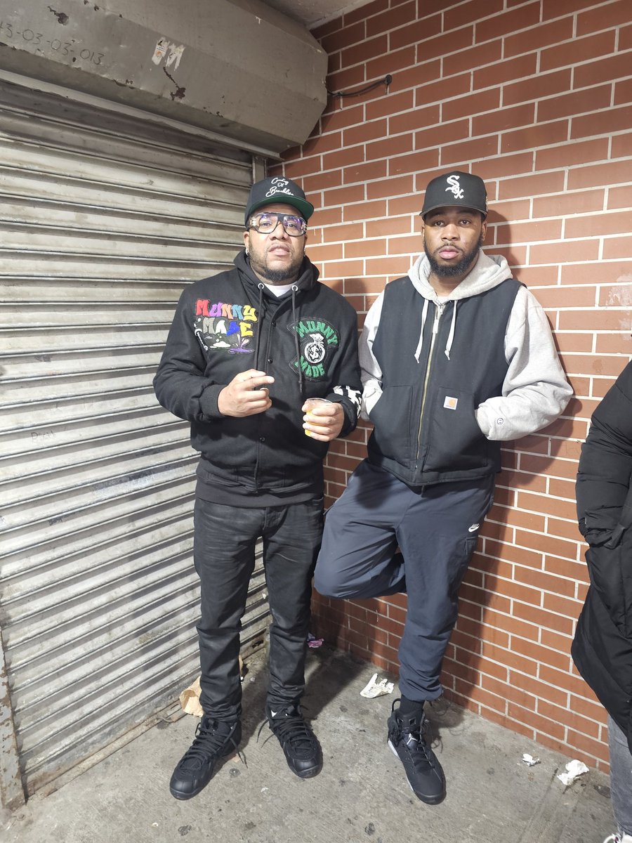 IPutTheHoodOn's tweet photo. @Mack_MaNN #Uwasthere #OldRedHook #MunnyMade #Uptown #Courtlandtave #CourtesyOfBrooklyn https://t.co/jk4Bx7vUE9