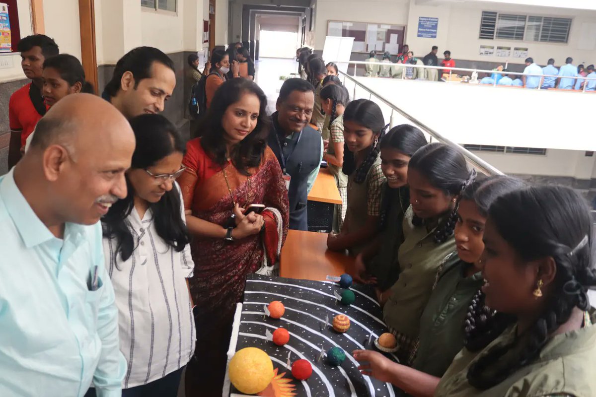 schoolbellvoice's tweet photo. The Science Expo, celebrating National Youth Day, provided a platform to showcase innovative ideas. School participation, diverse experiments, and distinguished guests made it a success. These initiatives nurture future scientists, advancing knowledge and sustainable practices. https://t.co/pQkidoJ1kX