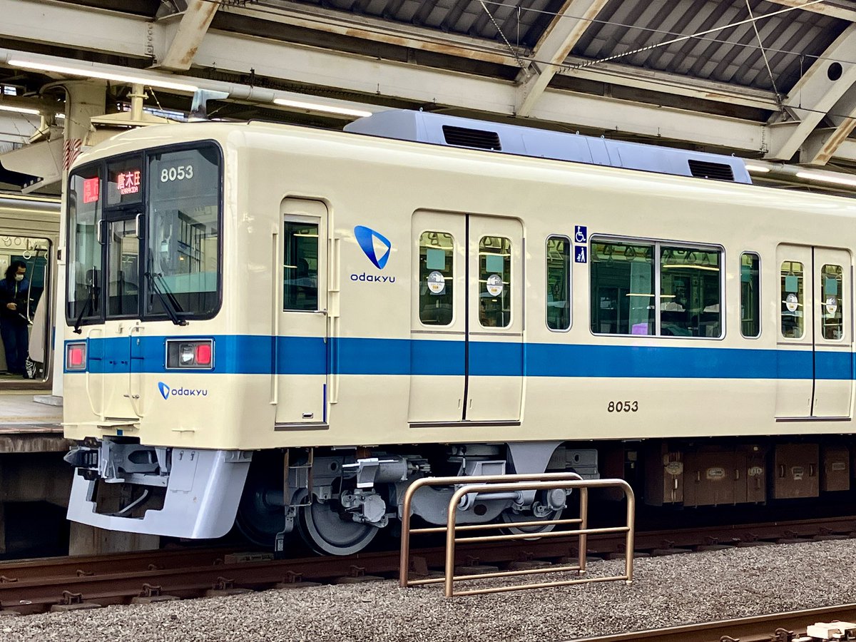 OER2052F's tweet photo. 社会情勢を原因とする運行本数減便、及びそれによる余剰車整理のため廃車が進む8000形。その背景で、同形式の4両編成である「#8053F」が全検を通し、運用復帰したことは異例の展開なのかもしれません。ということで、経堂で捕獲。📷

撮影日：2024年1月13日

#小田急8000形
#世田谷の鉄道画像を貼れ https://t.co/gX0h0zq1o9