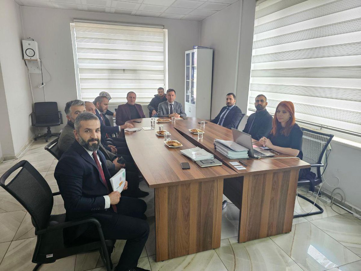 pervarimeb's tweet photo. Sayın Kaymakamımız Ahmet GÜLDEREN ve Sayın Belediye Başkanımız Tayyar ÖZCAN ile beraber Brifing Sunumunu  gerçekleştirdik. 
İlçe Milli Eğitim M.Abdüsselam ACAR sunumunda bu dönem içerisinde yaptığımız çalışmalar ve ilçemizin genel eğitim durumu hakkında bilgilendirme yaptı. https://t.co/brobZT0jS8