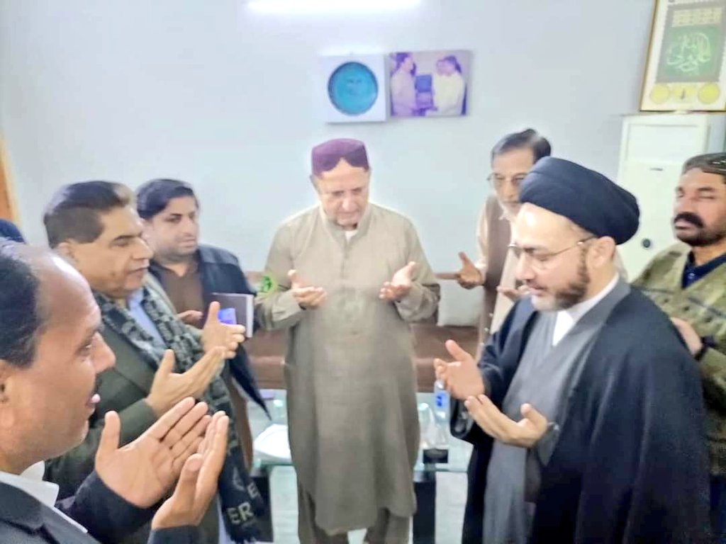 ASHN_Official's tweet photo. خیرپور: معروف سیاستدان محترم جناب جاوید شاہ جیلانی کے سسر اور ڈاکٹر مہرین بھٹو کے والد کے انتقال پر تعزیت اور فاتحہ خوانی

#SSHN #Sindh #Pakistan https://t.co/EEkoS34XOC