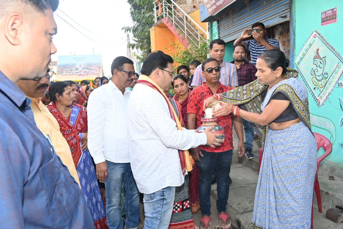 Patnagarh N.A.C. (@patnagarh_nac) on Twitter photo ପଞ୍ଚମ ଦିନରେ ନାମସଂକୀର୍ତନ ଓ ଶଙ୍ଖ ଧ୍ୱନି ର ଭକ୍ତି ପୂର୍ଣ୍ଣ ସମାବେଶରେ ପାଟଣାଗଡର ବିଭିନ୍ନ ୱାର୍ଡ଼ ରେ ଅର୍ପଣ ରଥ ପରିକ୍ରମା ଏବଂ ଅର୍ପଣ ସଂଗ୍ରହ | 
ଜୟ ଜଗନ୍ନାଥ 🙏
<a href="/CMO_Odisha/">CMO Odisha</a> <a href="/CollectorBgr/">Collector & DM, Balangir</a> <a href="/HUDDeptOdisha/">H & UD Dept</a> ପଞ୍ଚମ ଦିନରେ ନାମସଂକୀର୍ତନ ଓ ଶଙ୍ଖ ଧ୍ୱନି ର ଭକ୍ତି ପୂର୍ଣ୍ଣ ସମାବେଶରେ ପାଟଣାଗଡର ବିଭିନ୍ନ ୱାର୍ଡ଼ ରେ ଅର୍ପଣ ରଥ ପରିକ୍ରମା ଏବଂ ଅର୍ପଣ ସଂଗ୍ରହ | 
ଜୟ ଜଗନ୍ନାଥ 🙏
<a href="/CMO_Odisha/">CMO Odisha</a> <a href="/CollectorBgr/">Collector & DM, Balangir</a> <a href="/HUDDeptOdisha/">H & UD Dept</a>