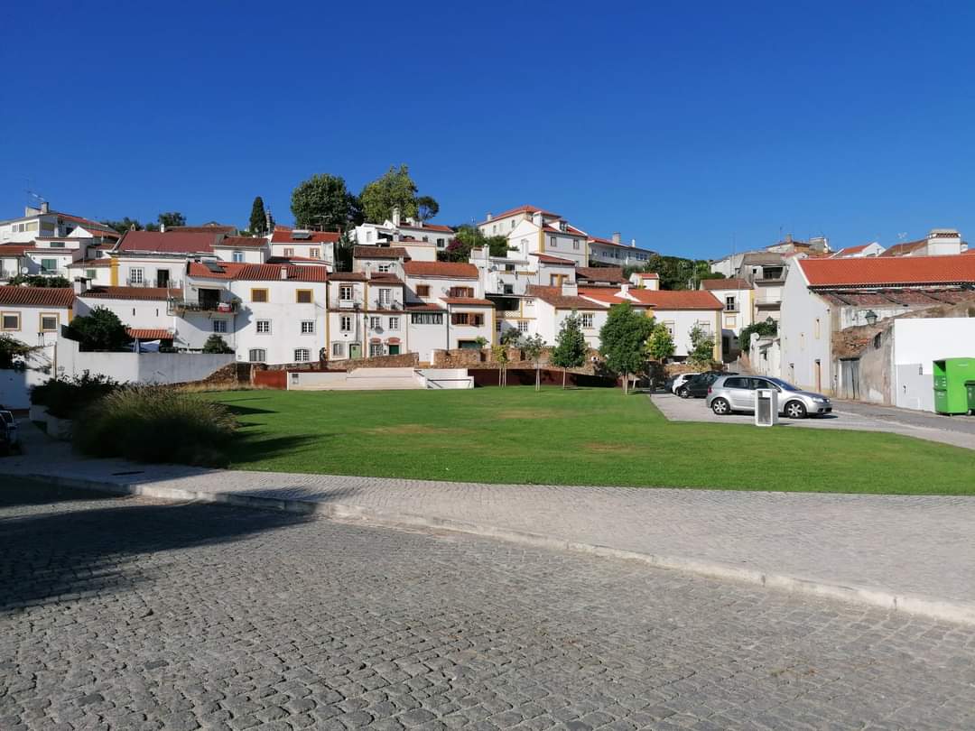 skymanuelima's tweet image. Constância é uma vila do distrito de Santarém, no Médio Tejo, é conhecida por ter sido local de residência do poeta Luís de Camões, que aqui escreveu alguns dos seus poemas líricos. 
#Constância #Santarém #MédioTejo #Luís_de_Camões #visitPortugal #travelphotography #viagens