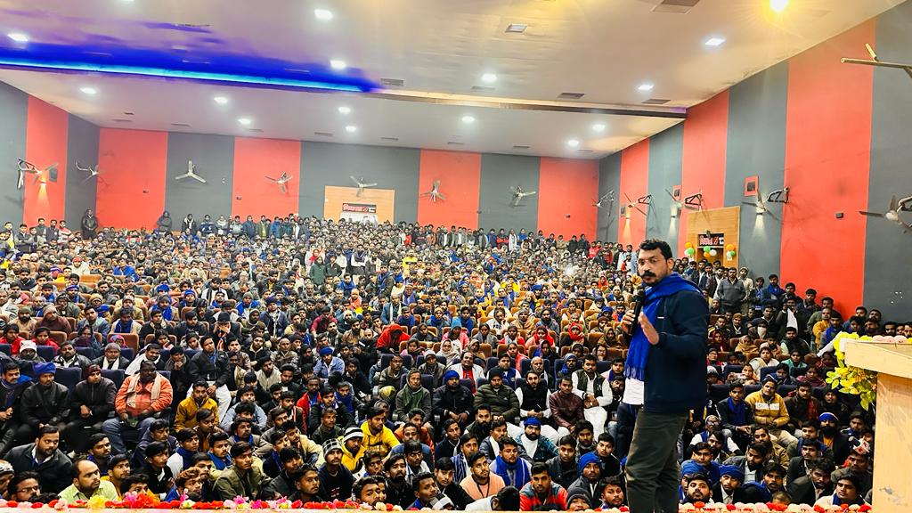 BhimArmyChief's tweet photo. लोकसभा चुनाव की तैयारी हेतु जनपद उन्नाव में ज़िला स्तरीय कार्यकर्ता सम्मेलन में अपनों के बीच। https://t.co/e1yoEB1fxa