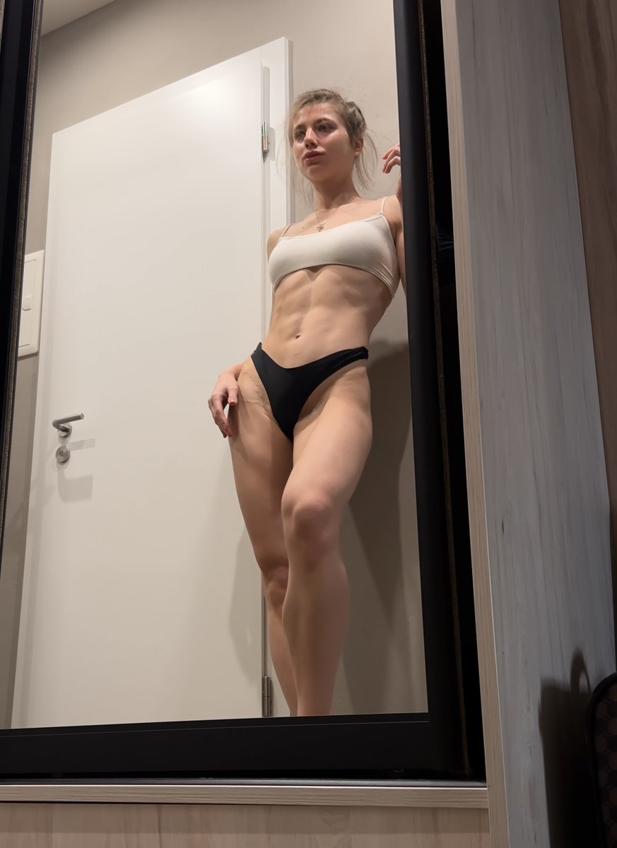 firmflexing's tweet photo. Reflection.
#mirror #mirrorimage #mirrorpic #model #musclefit #physique #shreddedgirls #stronggirlsclub #hotelmirror #gymgirls #girlswhoworkout #girlinthemirror #fitnessmodel #fitnessbody #fitmodel #fitfam #fitbody #fit #athleticgirl #athleticbody https://t.co/TNOT1EvUGr
