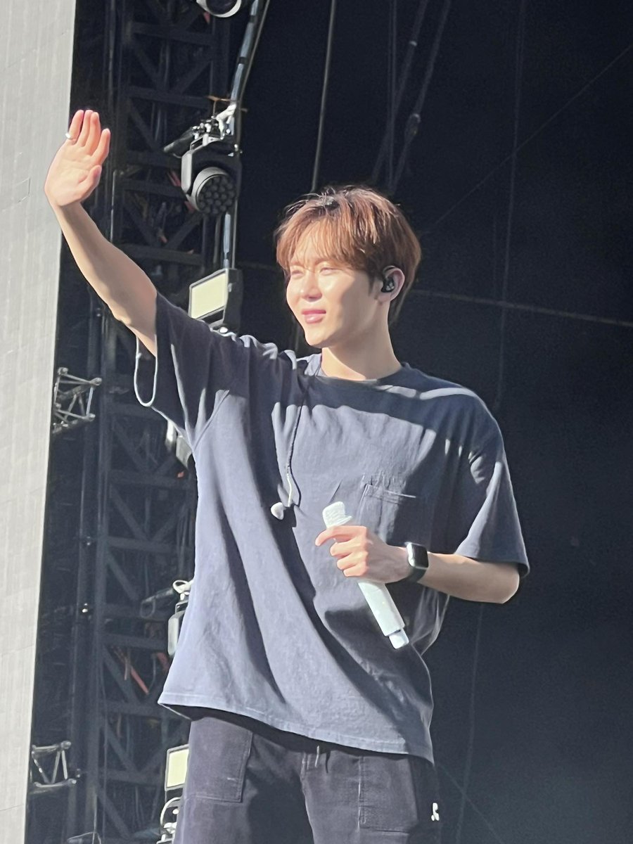 acoustisay's tweet photo. boo seungkwan today's soundcheck!! 

#SEVENTEENinBULACAN https://t.co/jprjyAQH07