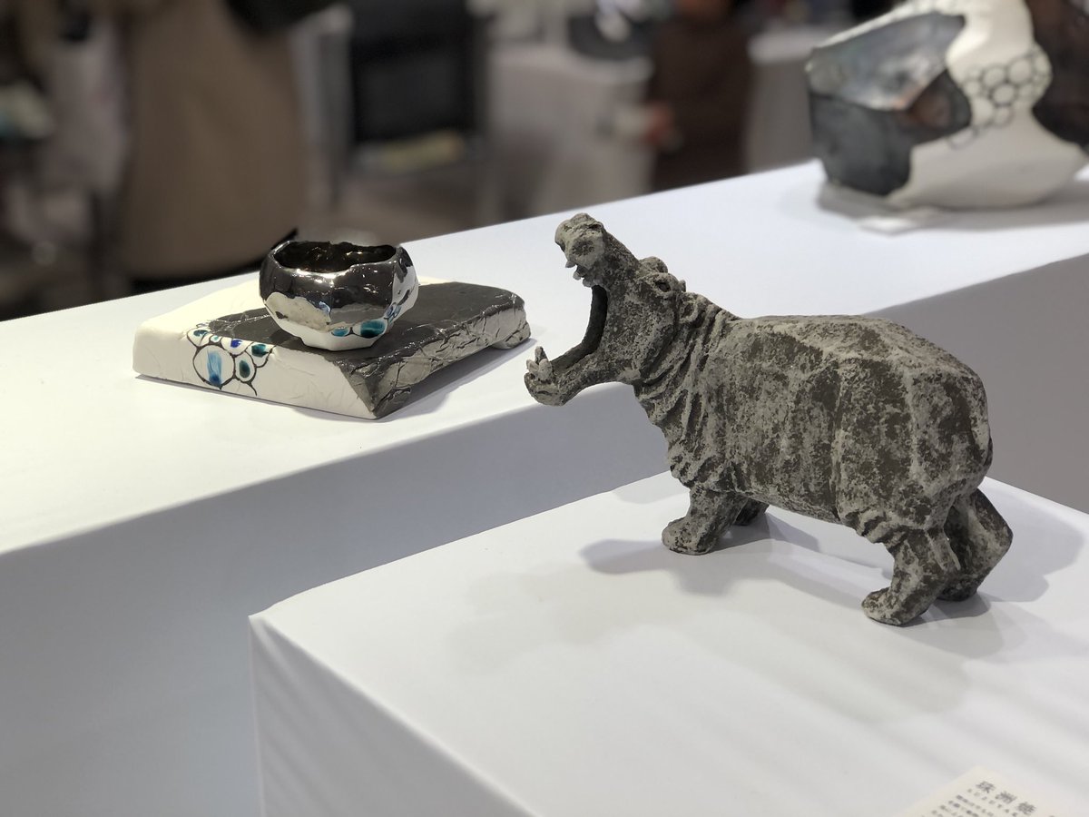 Hiro_Imanishi's tweet photo. 阪急うめだ本店「金沢・加賀・能登展」

 #珠洲焼 の #山田睦美 さんの作品が来た！！

カバの力強さ！
私の作品が食べられちゃう！

#阪急うめだ本店 @hankyu_event 
#陶磁器 #令和6年石川県能登半島地震

https://t.co/OVxlEh3bOg https://t.co/WuS6alqAD0
