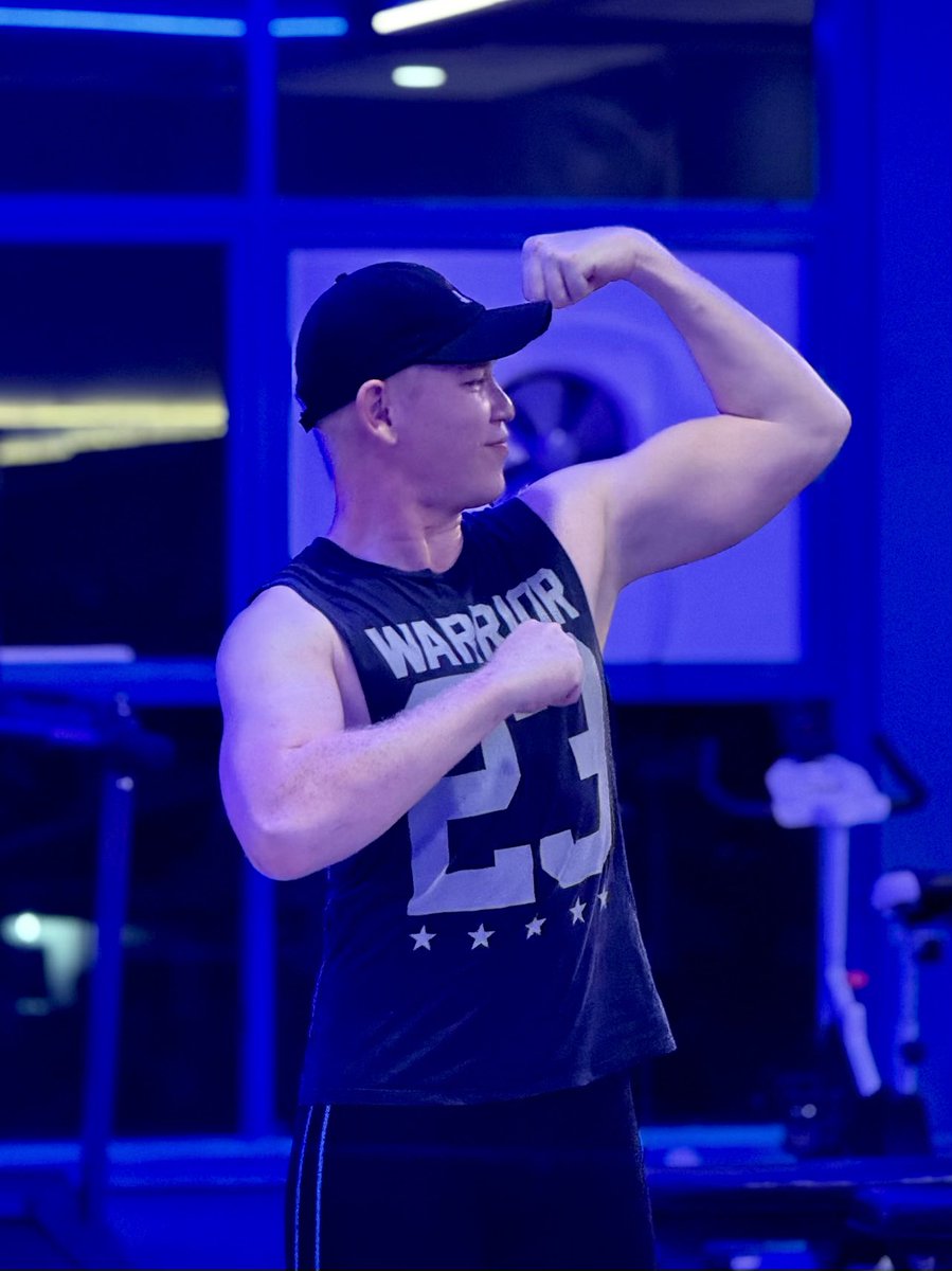 GooseBott's tweet photo. Armday always make me feel strong😬 https://t.co/PtpCdmxePh