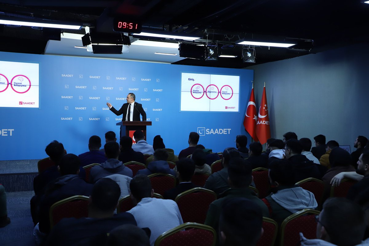 📌 Gençlik Kolları Genel Merkez Eğitimleri

Saadet Partisi TBMM Grup Amiri Ebubekir Uğuz, "Siyaset Vizyonumuz" konulu
sunumlarını gerçekleştirdi.