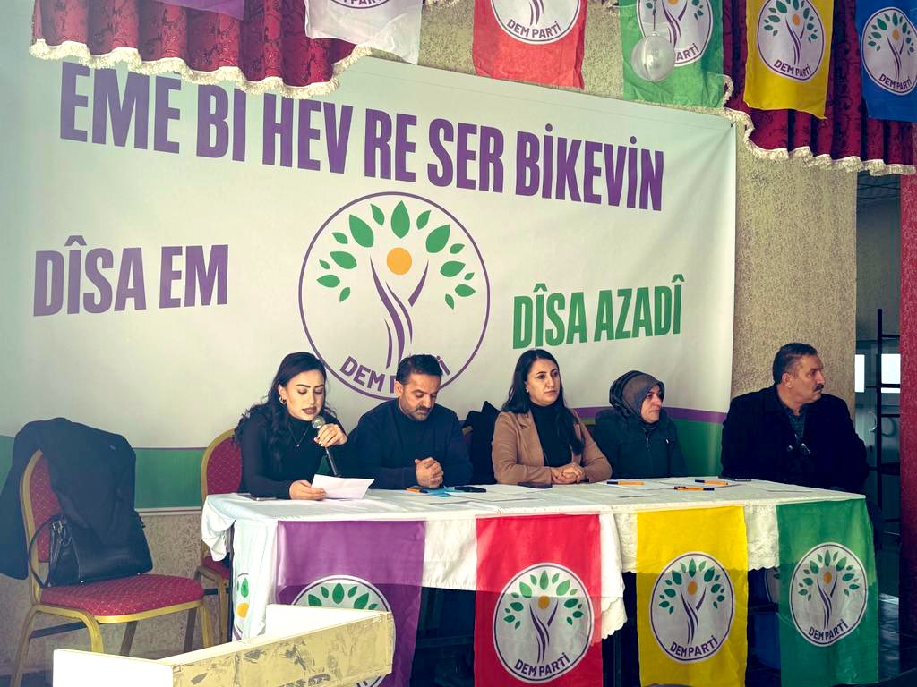 zeynep_oduncu's tweet photo. Dünya siyasi tarihinde bir ilki gerçekleştirmek için Ağrıdayız .
Bu talan düzenini, kayyum zihniyetini kabul etmeyen değerli halkımızla ön seçimi başlattık. #disaem #kentinizidekendimizidebizyöneteceğiz https://t.co/FZ7RAp5vF2