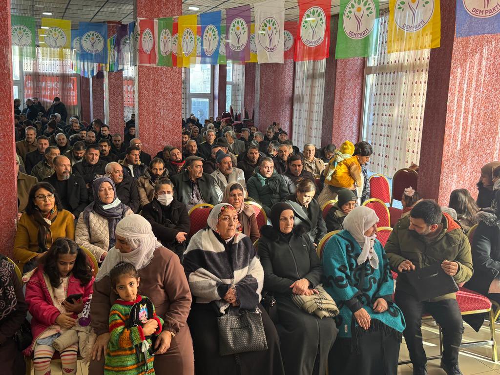 zeynep_oduncu's tweet photo. Dünya siyasi tarihinde bir ilki gerçekleştirmek için Ağrıdayız .
Bu talan düzenini, kayyum zihniyetini kabul etmeyen değerli halkımızla ön seçimi başlattık. #disaem #kentinizidekendimizidebizyöneteceğiz https://t.co/FZ7RAp5vF2
