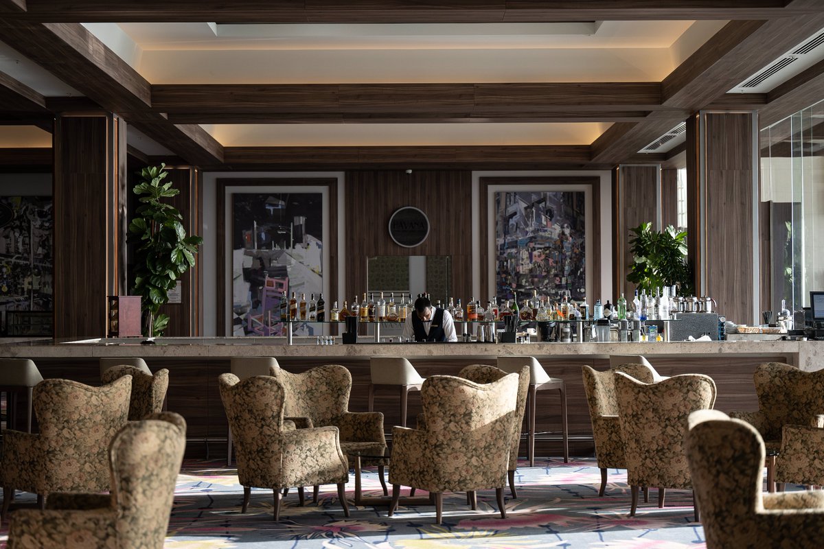 You could converse with your loved ones at Bellini Lobby Bar and choose from our bartender's rich drink menu for your enjoyment.

‌Booking: bit.ly/concordeluxury…
‌
 📞+90 392 630 00 00
.
#ConcordeHotels #ConcordeLuxuryResort #DiscoverCyprus #ACyprusStory #VisitNcy