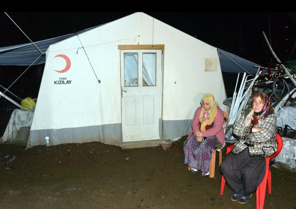 📍Buz gibi çadıra, ateş düştü.
📍O can verdi, siz bir ev veremediniz.
📍Saltanatınız batsın!