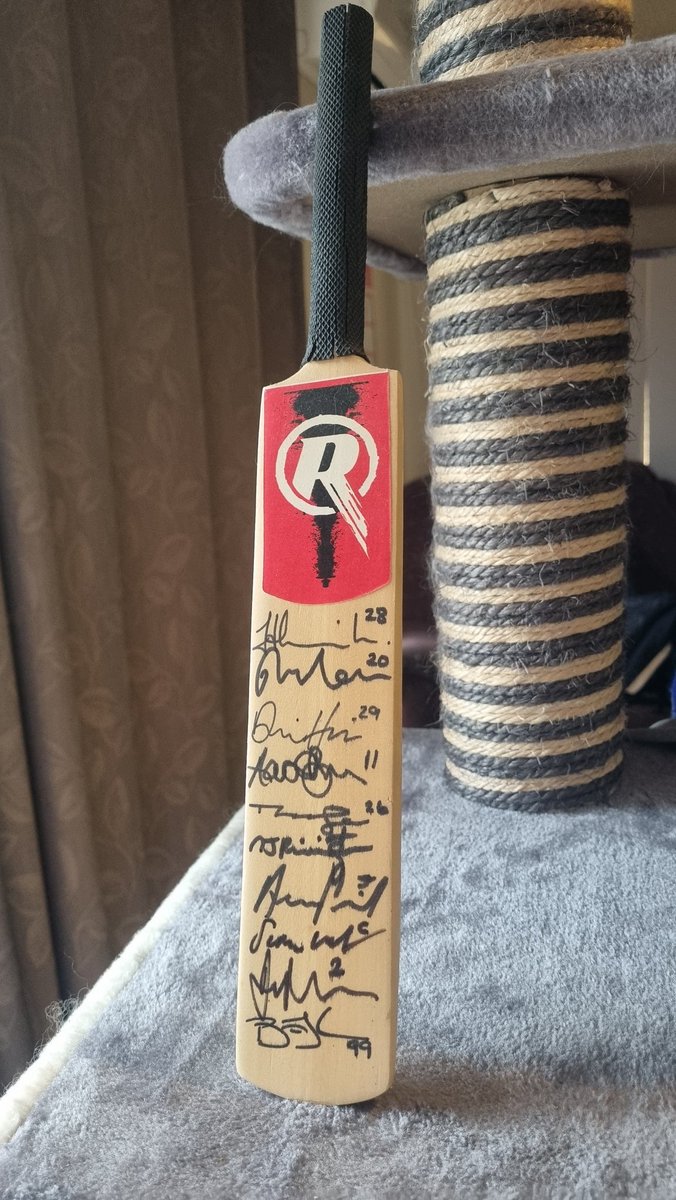 Well done Finchy on a great career! I still have my signed bat by Finchy and the rest of the team in 2011! Good luck tonight! @RenegadesBBL #getonred #BBL13 #bbl