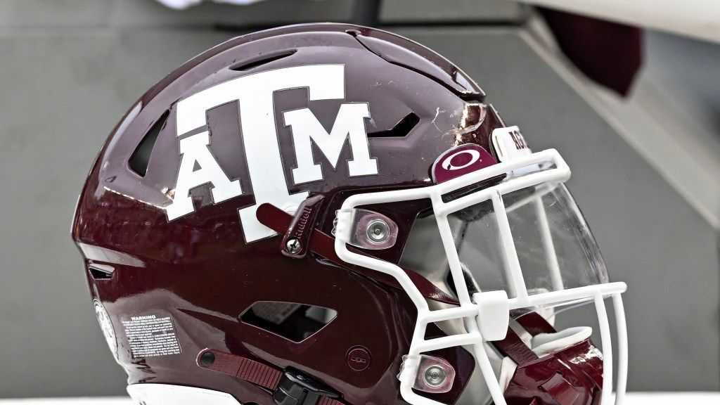 AggiesWire's tweet photo. Texas A&amp;M football adds another staffer to the Strength and Conditioning room https://t.co/CxOXeoeYU8 https://t.co/u7yI1ZUpme