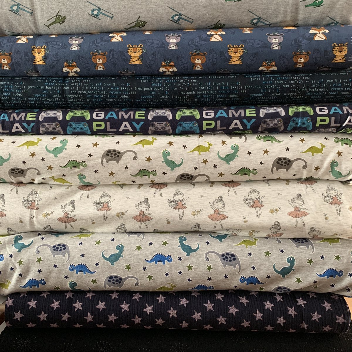 KammerStoff's tweet photo. Im Januar Versandkostenfrei bestellen https://t.co/JPJH7A89d2 #stoffe #sewing #nähen #handmade #versandkostenfrei #onlineshopping https://t.co/16XmZ8On4C